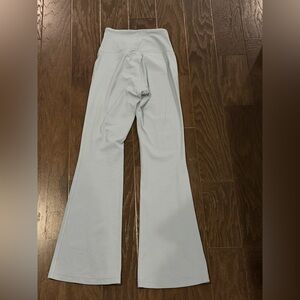 Lululemon Groove Super-High-Rise Flared Pant Nulu
Chambray